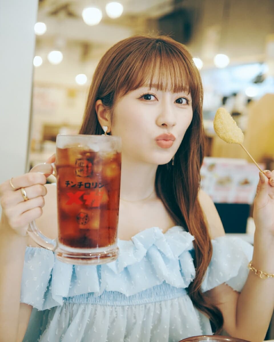 【受注販売】佐々木彩夏1st写真集「ぺろり」(限定カバー・ランダム直筆サイン入り)