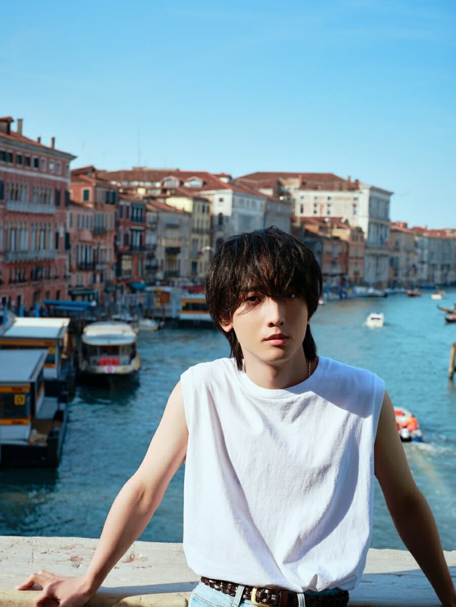 小林千晃デビュー10周年記念写真集(仮)メイキングDVD付き限定表紙版販売
